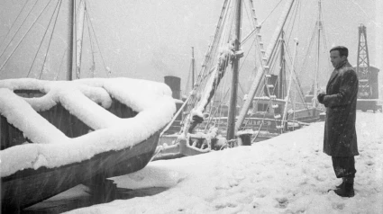 El Muelle de Gijón, en febrero de 1944, nevado