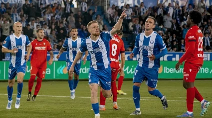 Carlos Vicente celebra el gol durante el Alavés-Osasuna
