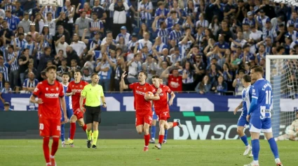 Raúl García de Haro celebra el gol ante Alavés