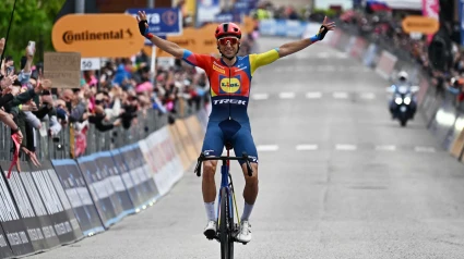 Carlos Verona celebra su victoria en el Giro de Italia