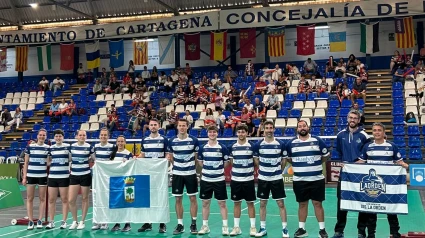 La plantilla del Recreativo IES La Orden celebra su décimo título de liga