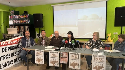 Vecinos se manifiestan en contra de los proyectos macroenergéticos