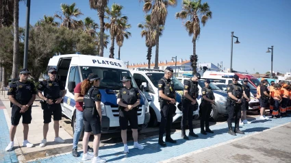 La alcaldesa de Valencia, María José Catalá, presenta el dispositivo de playas