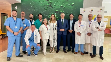 El consejero de salud con el equipo de trasplantes del hospital Rafael Méndez