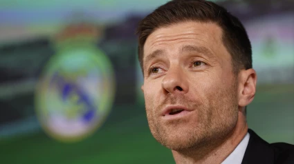 El exjugador del Real Madrid Xabi Alonso es presentado como nuevo entrenador del equipo este lunes en Madrid