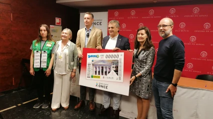 Presentación del cupón de la ONCE de conmemoración del centenario del Olimpia