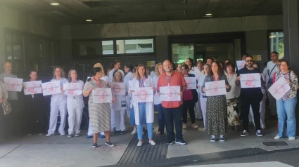 Trabajadores sanitarios a las puertas de las emergencias del Cunqueiro