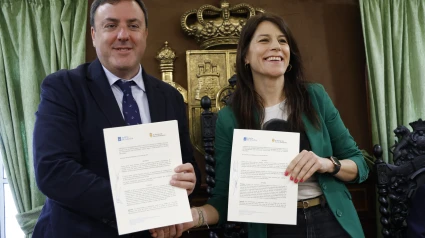 Valentín González Formoso y la conselleira María Martínez Allegue