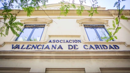 Fachada de la Casa Caridad en Valencia