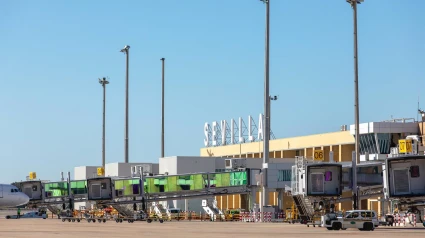 El Aeropuerto de Sevilla atenderá casi 50 vuelos chárter para la final de la UEFA Conference League
