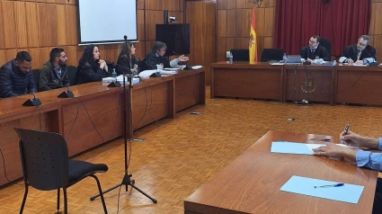 A la izquierda de la imagen, los dos acusados de la muerte de un hombre en una gasolinera de Sutullena en Lorca el 26 de mayo de 2023, durante el juicioPOLITICA ESPAÑA EUROPA MURCIA JUSTICIATSJMU