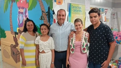 Paula Báñez junto a su familia el día que recibió el alta