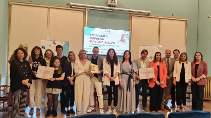 Foto de premiados, participantes e integrantes grupo Empleo H+i_