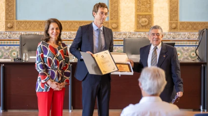 Juan María Gómez, recoge el galardón