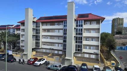 Una nueva historia de ausencia institucional perjudica a los ilusionados vecions de La Paterna, las grúas, los andamios llevan tiempo fromando parte del barrio por la necesaria instalación de los ascensores en los antiguis edificios, una inversión muy esp