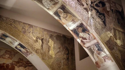 Detalle de uno de los arcos donde aparecen las pinturas murales de Sijena.