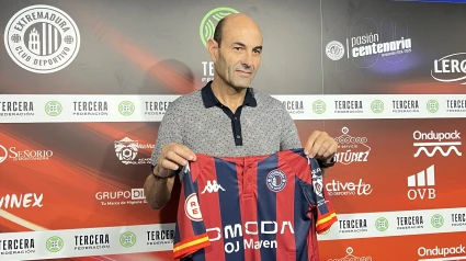 Pedro José Lorenzo seguirá en el cuerpo técnico del CD Extremadura