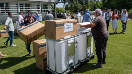Bidones de agua entregados por la Diputación de Huelva a las Hermandades