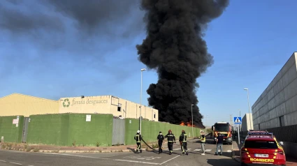 Incendio en un antiguo desguace de Almassora