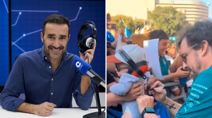 Juanma Castaño y Fernando Alonso firmando un bebé
