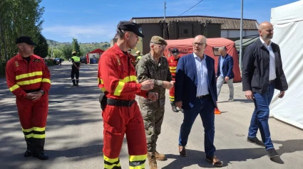 Representantes del Gobierno central y del Gobierno autonómico visitan al Quinto Batallón de Intervención en Emergencias en A Rúa