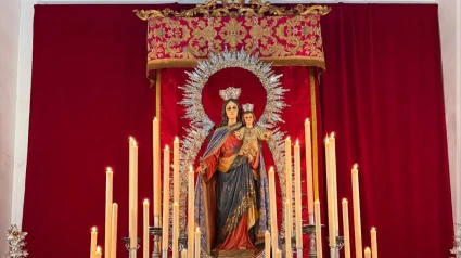 María Auxiliadora de la Alhambra en su altar de cultos de la Parroquia de San Cecilio