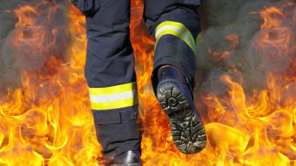 La respuesta al dicho no está en los bomberos modernos, sino en un contexto histórico y cultural que nos lleva varios siglos atrás