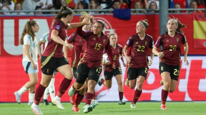 De Caigny celebra el gol de la honra de Bélgica contra España