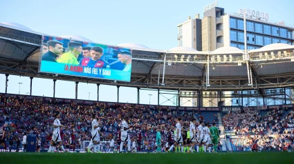 Los jugadores de Levante y Albacete saltan al Ciutat de València