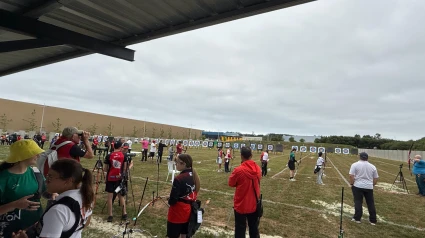 Deportistas este sábado en el nuevo campo de tiro con arco