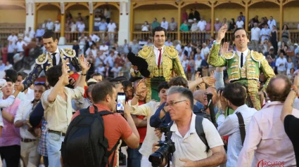 Aranjuez (Madrid), domingo 1 de junio de 2025. Morante, Manzanares y Ortega, a hombros