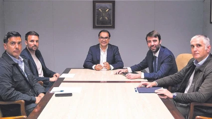 imagen de la primera reunión del consejo de administración del CD Tenerife.