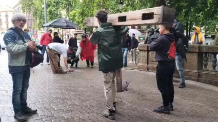 Pamplona comienza a colocar el vallado del encierro de San Fermín 2025
