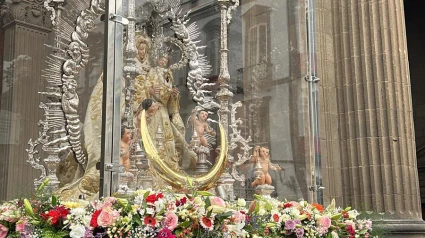 Virgen del Pino en la puerta de la catedral