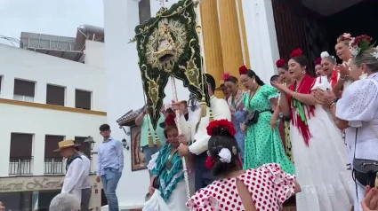 COPE Huelva contándote todo lo que pasa en la salida de la Hermandad de Ayamonte
