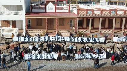 Vecinos de Nules manifestándose en defensa de su costa