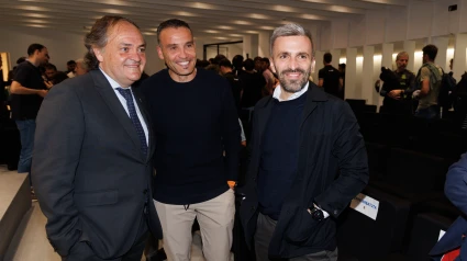 Jokin Aperribay, Sergio Francisco y Erik Bretos presentes en el homenaje a Roberto Olabe