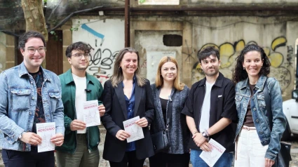 Concejales del PSOE en el casco histórico junto a representantes de Xuventudes Socialistas de Galicia