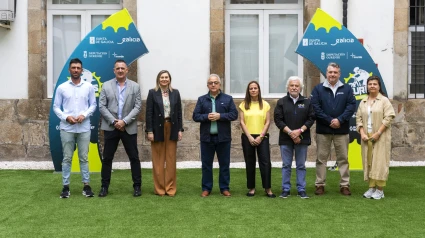 El presidente del Inorde, Rosendo Fernández, acompañado de la gerente, Emma González, y de alcaldes de A Baixa Limia y representantes de la Xunta de Galicia