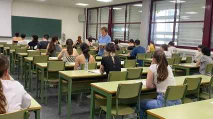 Aula con alumnos de la EBAU en Valencia