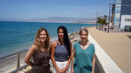 ULIA IBÁÑEZ Y ANA MARTÍNEZ LABELLA CON LA PRESIDENTA DE LA JUNTA LOCAL DE BALERMA, YASMINA FERRÓN