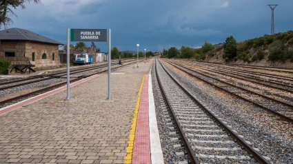 Vías férreas en la estación de ferrocarril de Puebla de Sanabria, Zamora