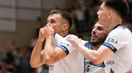 Los jugadores ferrolanos celebrando uno de los goles este martes