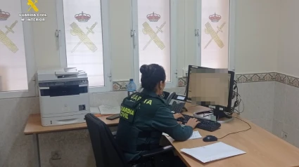 Agente de la Guardia Civil en tareas de investigación