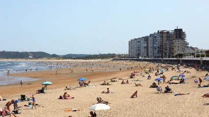 Una imagen de la playa de Salinas un día de verano
