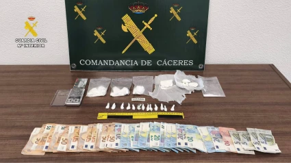 Efectos intervenidos al detenido en Alcántara.