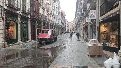 En COPE nos acercamos a la calle Platerías para ver cómo están los comercios después de la tormenta