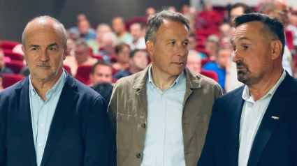 El alcalde de Lorca, Fulgencio Gil, con le presidente de COAG y el secretario general de la consejería de Agua