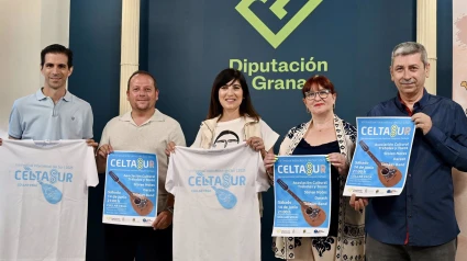 Presentación de la octava edición del Festival Celtasur con la diputada provincial de Cultura, Pilar Caracuel, en el centro en la imagen, con el alcalde de Cúllar Vega, Jorge Sánchez, a su derecha