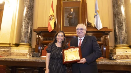 La alcaldesa, Inés Rey preside el acto de nombramiento de Ramón Núñez como Hijo Predilecto de A Coruña